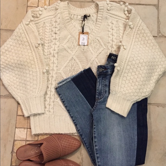 Gorgeous Cream Sweater! NWT 🐰 - Picture 6 of 7